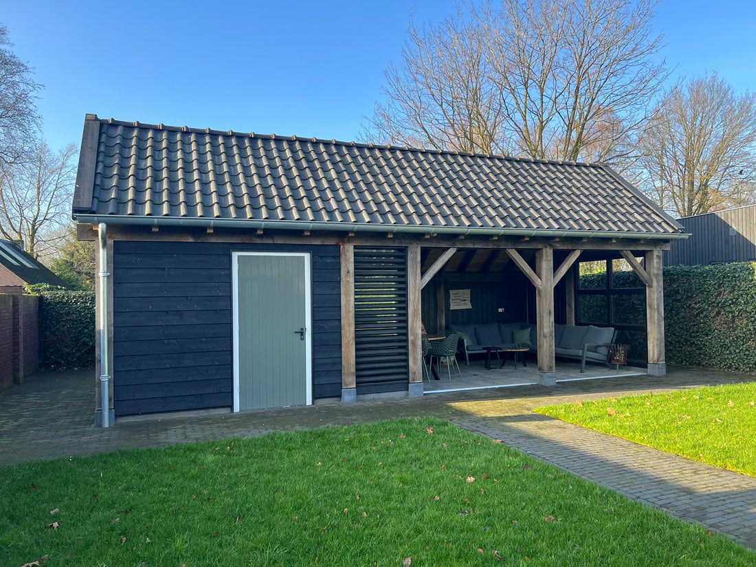 Eiken tuinhuis met overkapping van 5 bij 10 meter in Hulsel